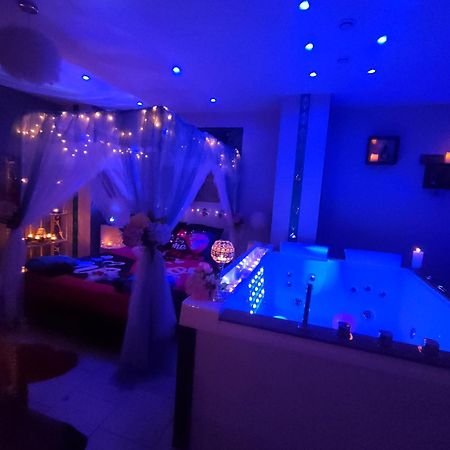 Loft avec Baignoire SPA LÉcrin Romantique Ochancourt Extérieur photo